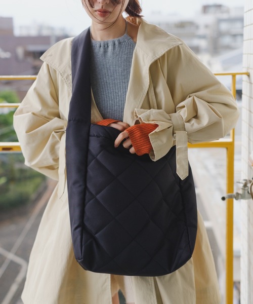 Kastane(カスタネ)の「【2023SSアイテム】キルティングショルダーBAG(ショルダーバッグ・レディース・ブラック/アイボリー・FREE)」の5枚目の写真