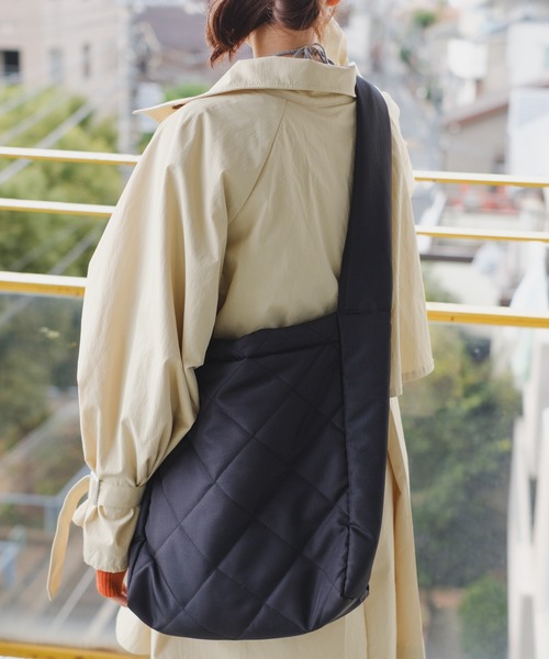 Kastane(カスタネ)の「【2023SSアイテム】キルティングショルダーBAG(ショルダーバッグ・レディース・ブラック/アイボリー・FREE)」の6枚目の写真