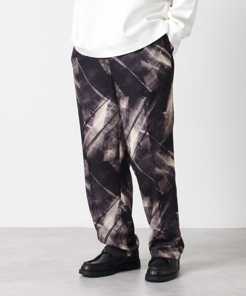 Art re A select（アトリエセレクト）の「Drape Georgette Whole Pattern Wide Pants/ドレープジョーゼット 総柄 リラックスフィット センタープリーツ ワイドパンツ（その他パンツ・メンズ・ブラック系その他2/グレー系その他/ブラウン系その他/ブラック系その他/ブラック系その他3/ブラウン系その他2・M/L）」の3枚目の写真