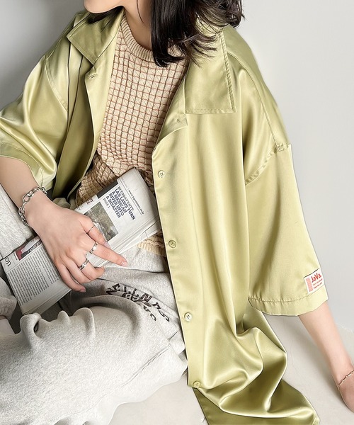 Java（ジャバ）の「《JaVaジャバ コラボ》上品メンズライク。とろみオーバーサイズサテンシャツ（シャツ/ブラウス・レディース・イエロー/ブルー/グレイッシュベージュ/グレー系その他/ブラック・LARGE/MEDIUM/SMALL/X-LARGE）」の21枚目の写真