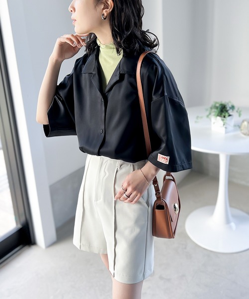 Java（ジャバ）の「《JaVaジャバ コラボ》上品メンズライク。とろみオーバーサイズサテンシャツ（シャツ/ブラウス・レディース・イエロー/ブルー/グレイッシュベージュ/グレー系その他/ブラック・LARGE/MEDIUM/SMALL/X-LARGE）」の19枚目の写真