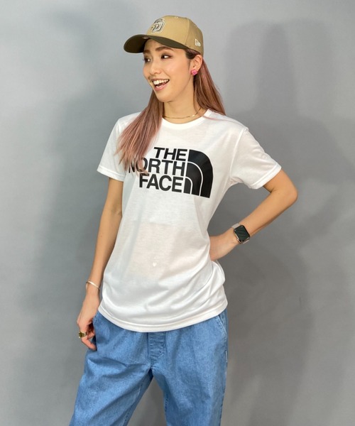 THE NORTH FACE(ザノースフェイス)の「THE NORTH FACE/ザ・ノース・フェイス ルーズシルエット/無地ビッグロゴTシャツ NTW32354(Tシャツ/カットソー・レディース・ブラック/ホワイト/ベージュ・L/XL)」の4枚目の写真