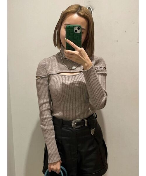 EVRIS（エヴリス）の「カッティングタートルニットトップス（ニット/セーター・レディース・グレー/ブルー/ブラック・FREE）」の3枚目の写真