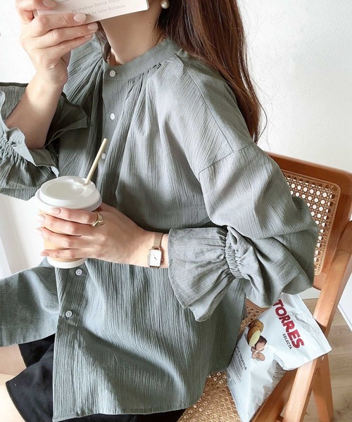 Java（ジャバ）の「《JaVa ジャバコラボ》大人の愛らしさ。コットン100%2wayバンドカラー楊柳ガーゼシャツ（シャツ/ブラウス・レディース・グレイッシュブルー/ライトグリーン/ブラック/オフホワイト/ベージュ・LARGE/SMALL/MEDIUM/X-LARGE）」の5枚目の写真