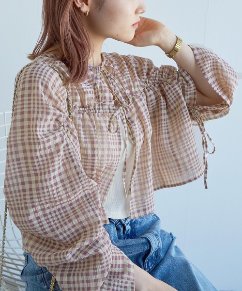w closet(ダブルクローゼット)の「【前後2WAY】ドロストギャザープルオーバー(シャツ/ブラウス・レディース・パープル/オフホワイト/サックスブルー・FREE)」の3枚目の写真