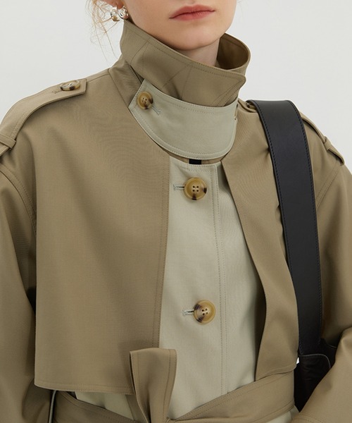 Fano Studios（ファノ ストゥディオズ）の「バイカラースタンドカラーロングトレンチコート FC23W069【Fano Studios】（トレンチコート・レディース・ベージュ系その他・L/S/M/XS）」の4枚目の写真