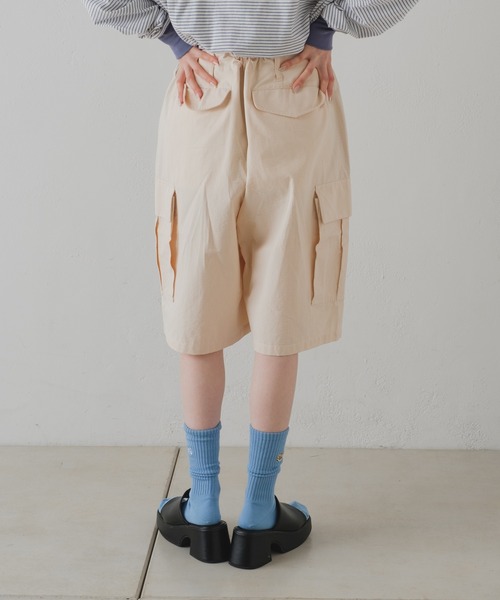 WHIMSIC（ウィムジック）の「【UNISEX】M-65フィールドカーゴショートパンツ（カーゴパンツ・メンズ・アイボリー/ブルー/ブラック・FREE）」の5枚目の写真