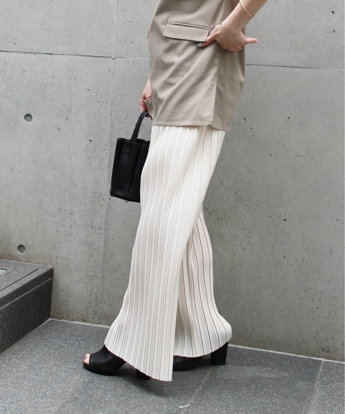 Meli rich（メリーリッチ）の「【セットアップ対応】ランダムプリーツパンツ（その他パンツ・レディース・ブラック/パープル/アイボリー/モカ/グレイッシュベージュ・MEDIUM）」の2枚目の写真