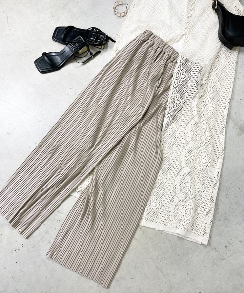 Meli rich（メリーリッチ）の「【セットアップ対応】ランダムプリーツパンツ（その他パンツ・レディース・ブラック/パープル/アイボリー/モカ/グレイッシュベージュ・MEDIUM）」の6枚目の写真