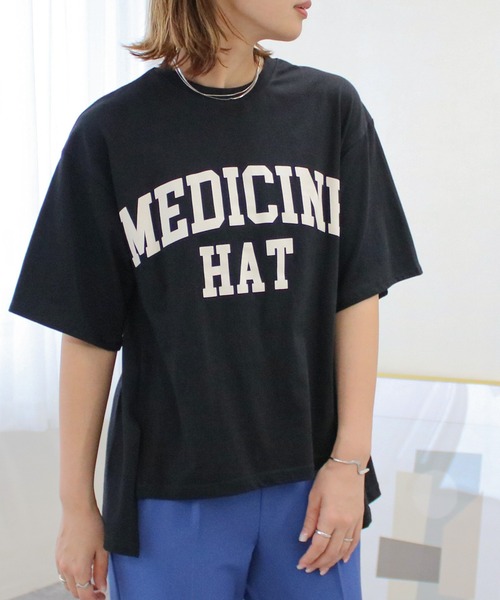 Social GIRL(ソーシャルガール)の「スリットロゴTシャツ(Tシャツ/カットソー・レディース・ブラック/オフホワイト/ベージュ/ライトグリーン・M)」の2枚目の写真