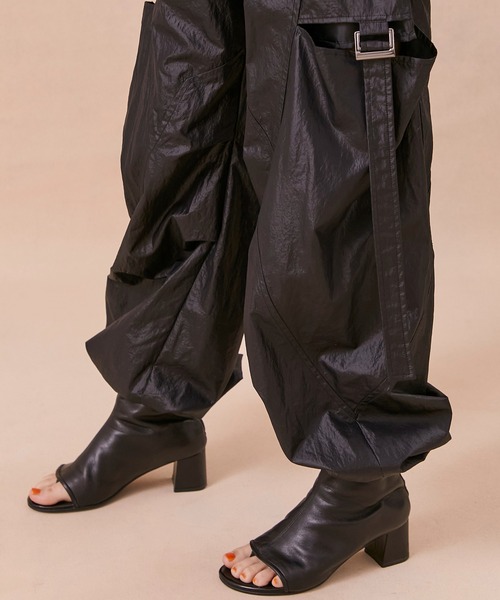 PUBLIC TOKYO（パブリックトウキョウ）の「【国産】シアースリットワークナイロンパンツ/カーゴパンツ（カーゴパンツ・レディース・ブラック/ライム・FREE）」の5枚目の写真