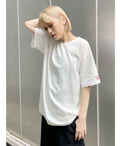 MURUA(ムルーア)の「ジューススクエアステッカーTシャツ(Tシャツ/カットソー・レディース・ホワイト/ブラック・FREE)」の4枚目の写真