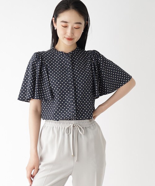 OPAQUE.CLIP（オペークドットクリップ）の「◆フレアスリーブ バンドカラーブラウス【イージーケア/洗濯機洗い可】（シャツ/ブラウス・レディース・ホワイト系3/ブラック/ネイビー系/グリーン・38/42/40）」の21枚目の写真