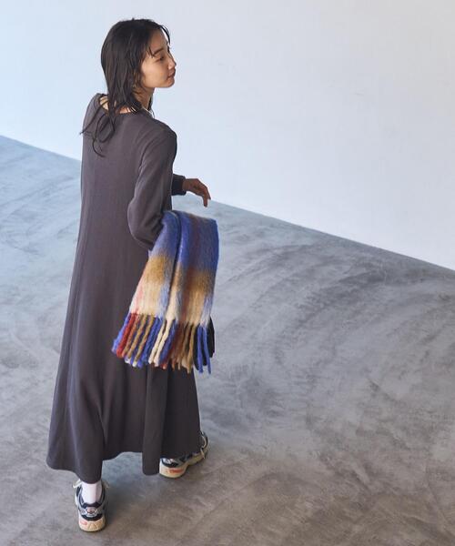 coen（コーエン）の「ウールMIXボリュームチェックマフラー（ストール/ショール・レディース・ブラウン/ターコイズブルー/コバルトブルー・FREE）」の7枚目の写真