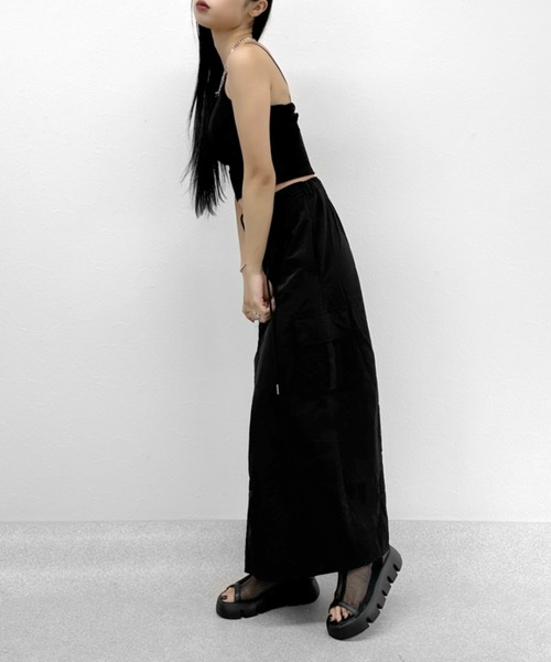 LVEU.(ラブユ.)の「Drawcord cargo skirt / ドローコードカーゴスカート(スカート・レディース・ブラック・FREE)」の2枚目の写真