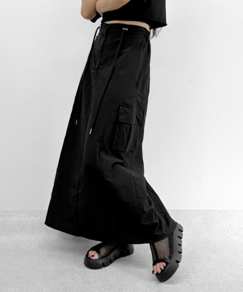 LVEU.(ラブユ.)の「Drawcord cargo skirt / ドローコードカーゴスカート(スカート・レディース・ブラック・FREE)」の8枚目の写真