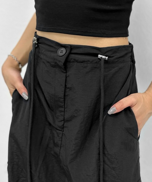 LVEU.(ラブユ.)の「Drawcord cargo skirt / ドローコードカーゴスカート(スカート・レディース・ブラック・FREE)」の15枚目の写真