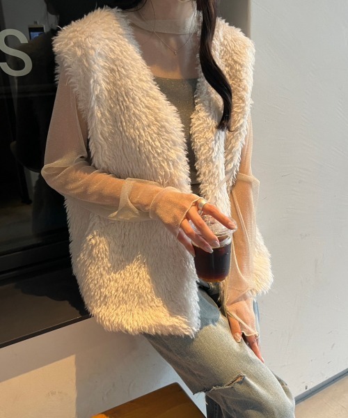 nemne store（ネンネストア）の「プードルフェイクファーベスト（ベスト・レディース・ブラウン/ベージュ/アイボリー・フリー）」の7枚目の写真