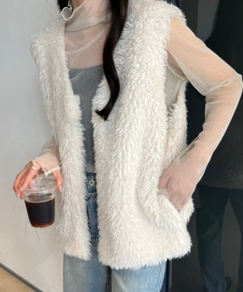 nemne store（ネンネストア）の「プードルフェイクファーベスト（ベスト・レディース・ブラウン/ベージュ/アイボリー・フリー）」の8枚目の写真