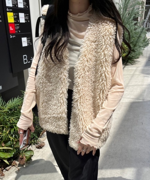 nemne store（ネンネストア）の「プードルフェイクファーベスト（ベスト・レディース・ブラウン/ベージュ/アイボリー・フリー）」の16枚目の写真