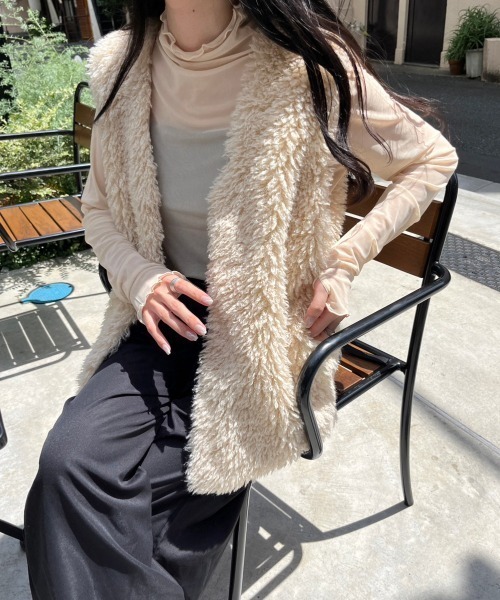 nemne store（ネンネストア）の「プードルフェイクファーベスト（ベスト・レディース・ブラウン/ベージュ/アイボリー・フリー）」の17枚目の写真