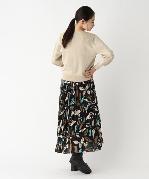 OPAQUE.CLIP(オペークドットクリップ)の「◆ボタニカルプリントプリーツスカート【洗濯機洗い可】(スカート・レディース・ブラック系/ダークブラウン系・38/40)」の4枚目の写真