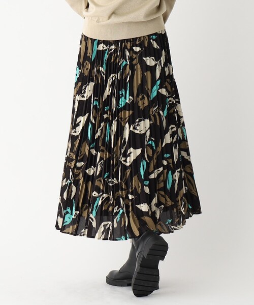 OPAQUE.CLIP(オペークドットクリップ)の「◆ボタニカルプリントプリーツスカート【洗濯機洗い可】(スカート・レディース・ブラック系/ダークブラウン系・38/40)」の6枚目の写真