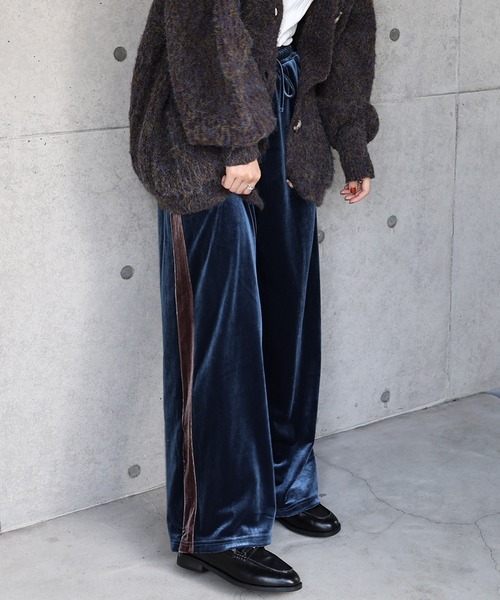 andme(アンドミー)の「2way配色ライントラックベロアパンツ(その他パンツ・レディース・ブルー/ブラウン/ブラック・M)」の3枚目の写真