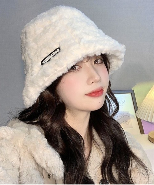 Ritzy（リッツィー）の「もこもこ ワンポイントプレートバケットハット（ハンチング/ベレー帽・レディース・ベージュ/ホワイト/ブラック・FREE）」の2枚目の写真