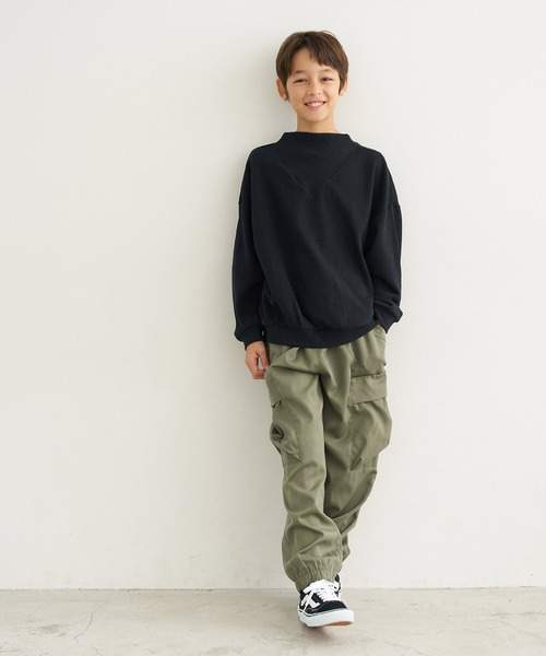 coca（coca）（コカ）の「キッズ　裏毛V切替タートルネックプルオーバー（スウェット・キッズ・マスタード/ブラック・110/120/130/140）」の3枚目の写真