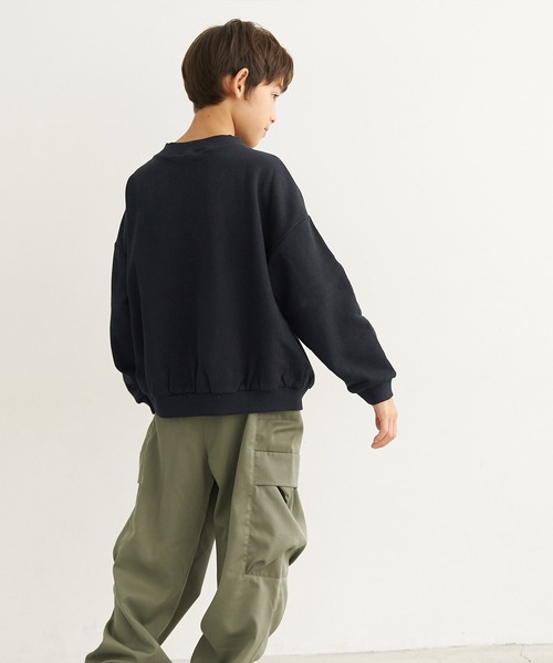 coca（coca）（コカ）の「キッズ　裏毛V切替タートルネックプルオーバー（スウェット・キッズ・マスタード/ブラック・110/120/130/140）」の8枚目の写真
