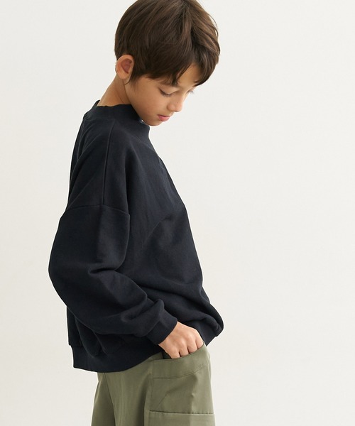 coca（coca）（コカ）の「キッズ　裏毛V切替タートルネックプルオーバー（スウェット・キッズ・マスタード/ブラック・110/120/130/140）」の5枚目の写真