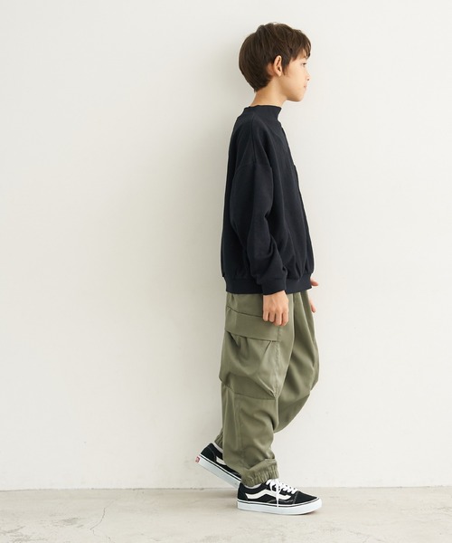 coca（coca）（コカ）の「キッズ　裏毛V切替タートルネックプルオーバー（スウェット・キッズ・マスタード/ブラック・110/120/130/140）」の7枚目の写真