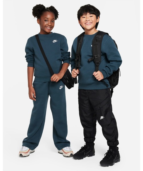 NIKE(ナイキ)の「《NIKEアパレル》YTH NSW クラブ LBRフリースL/Sクルー(スウェット・キッズ・ブラック/レッド系その他/ベージュ系その他/グリーン系その他/オレンジ/オリーブ/グレー/ブルー/レモンイエロー/オレンジ系/レッド系その他2/ピンク/ライトインディゴブルー/ブラウン系その他・140/150/160/130/170)」の18枚目の写真