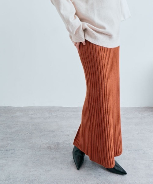 kirakiraShop（キラキラショップ）の「[サイズ展開あり] 長め丈でスッキリ上品見え。リブ ニット タイト ロング スカート（スカート・レディース・モカ/ブラウン/ベージュ/ケリーグリーン/杢グレー/チャコール/ブラック/オフホワイト/ベージュ系その他/ブルーグリーン/グレー系/レッド系/ワインレッド/ネイビー系/オレンジ/ライトブルー/ピンクベージュ/ダークパープル・S-M/L-XL/L/M）」の19枚目の写真