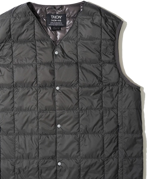TAION（タイオン）の「【TAION / タイオン】V NECK BUTTON DOWN VEST / インナーダウンベスト TAION-001（ダウンベスト・メンズ・ブラック/グレー/サンドベージュ/ネイビー/チャコールグレー/カーキ/セージグリーン/その他/カモフラージュ/その他2/その他1・X-LARGE/MEDIUM/LARGE/XX-LARGE/SMALL）」の3枚目の写真
