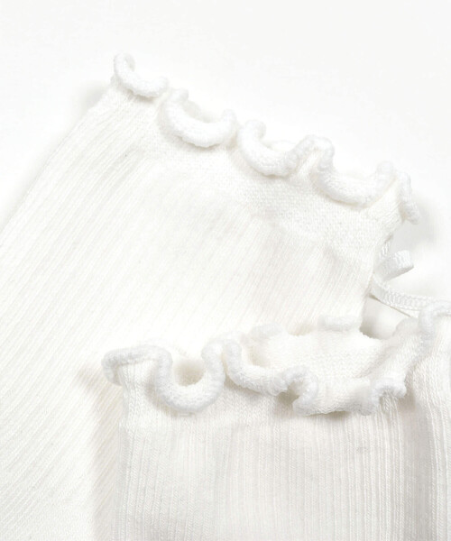 BeBe Petits Pois Vert（ベベプチポワヴェール）の「【店舗限定】メロウリボンソックス(15~24cm)（ソックス/靴下・キッズ・ホワイト/ブラック・L/M/XL）」の5枚目の写真