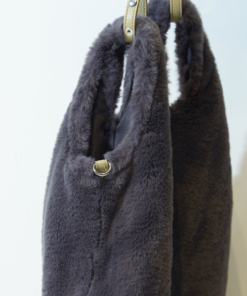 CONVERSE TOKYO（コンバーストウキョウ）の「ECO-FUR SHOPPING TOTE BAG（ショルダーバッグ・レディース・チャコールグレー/ベージュ・FREE）」の3枚目の写真