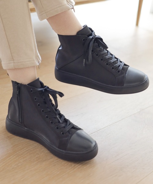 SESTO（セスト）の「サテン素材８ホールレースアップ厚底スニーカー（スニーカー・レディース・ブラック/シルバー・24.5cm/22.5cm/25.0cm/23.0cm/23.5cm/24.0cm）」の7枚目の写真