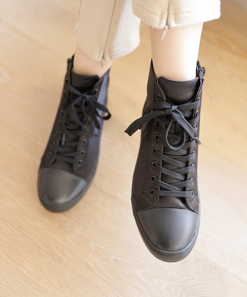SESTO（セスト）の「サテン素材８ホールレースアップ厚底スニーカー（スニーカー・レディース・ブラック/シルバー・24.5cm/22.5cm/25.0cm/23.0cm/23.5cm/24.0cm）」の8枚目の写真