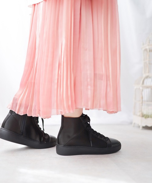 SESTO（セスト）の「サテン素材８ホールレースアップ厚底スニーカー（スニーカー・レディース・ブラック/シルバー・24.5cm/22.5cm/25.0cm/23.0cm/23.5cm/24.0cm）」の10枚目の写真
