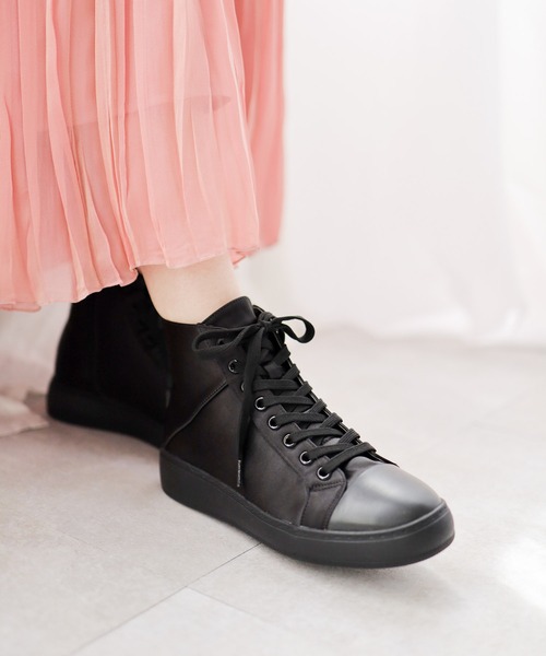 SESTO（セスト）の「サテン素材８ホールレースアップ厚底スニーカー（スニーカー・レディース・ブラック/シルバー・24.5cm/22.5cm/25.0cm/23.0cm/23.5cm/24.0cm）」の11枚目の写真