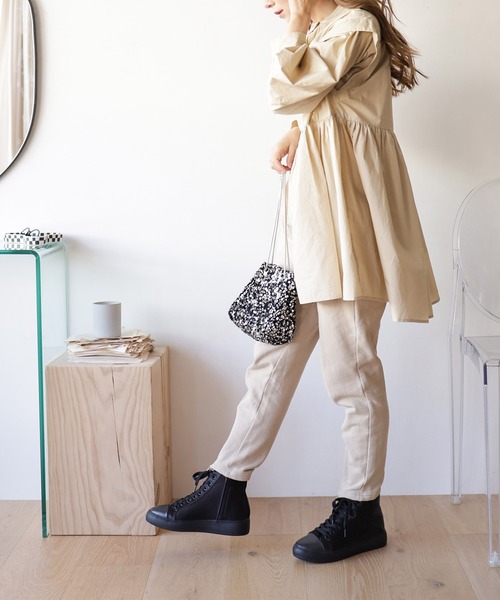 SESTO（セスト）の「サテン素材８ホールレースアップ厚底スニーカー（スニーカー・レディース・ブラック/シルバー・24.5cm/22.5cm/25.0cm/23.0cm/23.5cm/24.0cm）」の13枚目の写真