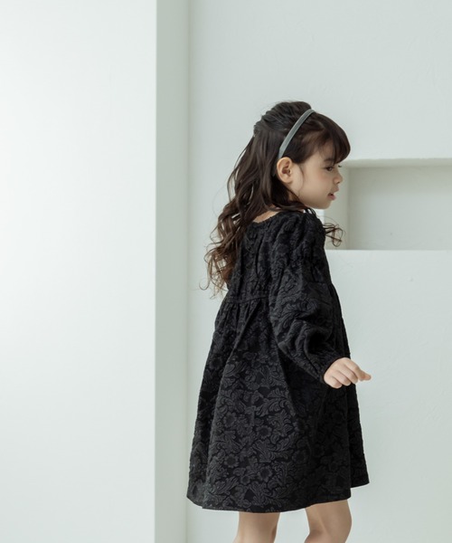 pairmanon（ペアマノン）の「ふくれジャガード ボリューム袖 花柄ワンピース（ワンピース・キッズ・ピンク/ブラック/アイボリー/ブラック系その他/グリーン系その他・120/140/100/90/110/130/150）」の3枚目の写真