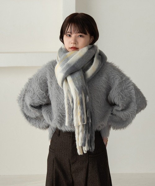 Amiur（エミレ）の「bicolor check fringe muffler / バイカラーチェックフリンジマフラー（マフラー・レディース・ベージュ/グレー・FREE）」の8枚目の写真
