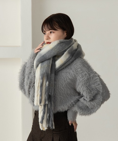 Amiur（エミレ）の「bicolor check fringe muffler / バイカラーチェックフリンジマフラー（マフラー・レディース・ベージュ/グレー・FREE）」の9枚目の写真