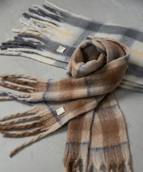Amiur（エミレ）の「bicolor check fringe muffler / バイカラーチェックフリンジマフラー（マフラー・レディース・ベージュ/グレー・FREE）」の13枚目の写真