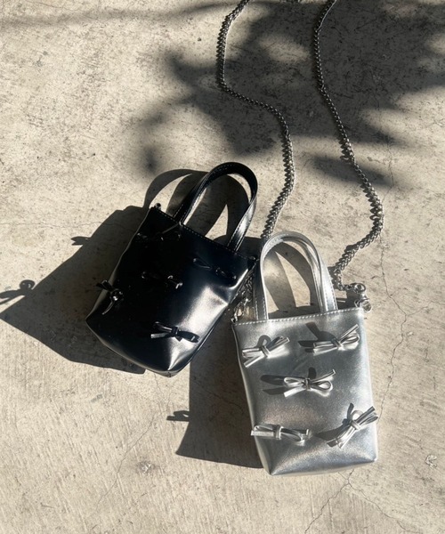 Me%（ミィパーセント）の「リボンポーチショルダー 103419（ショルダーバッグ・レディース・ブラック/シルバー・FREE）」の3枚目の写真