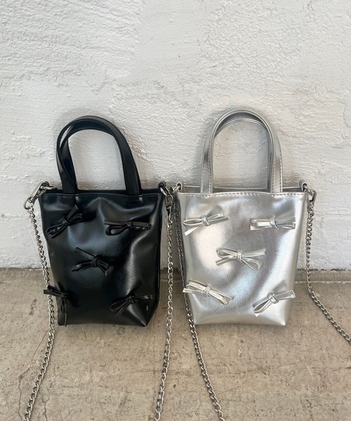 Me%（ミィパーセント）の「リボンポーチショルダー 103419（ショルダーバッグ・レディース・ブラック/シルバー・FREE）」の4枚目の写真