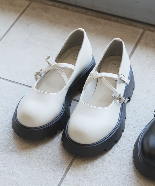 GLOBAL WORK（グローバルワーク）の「厚底メリージェーン/AND YUA ANY/991674（ドレスシューズ・キッズ・アイボリー/ブラック・SMALL/MEDIUM/LARGE）」の2枚目の写真